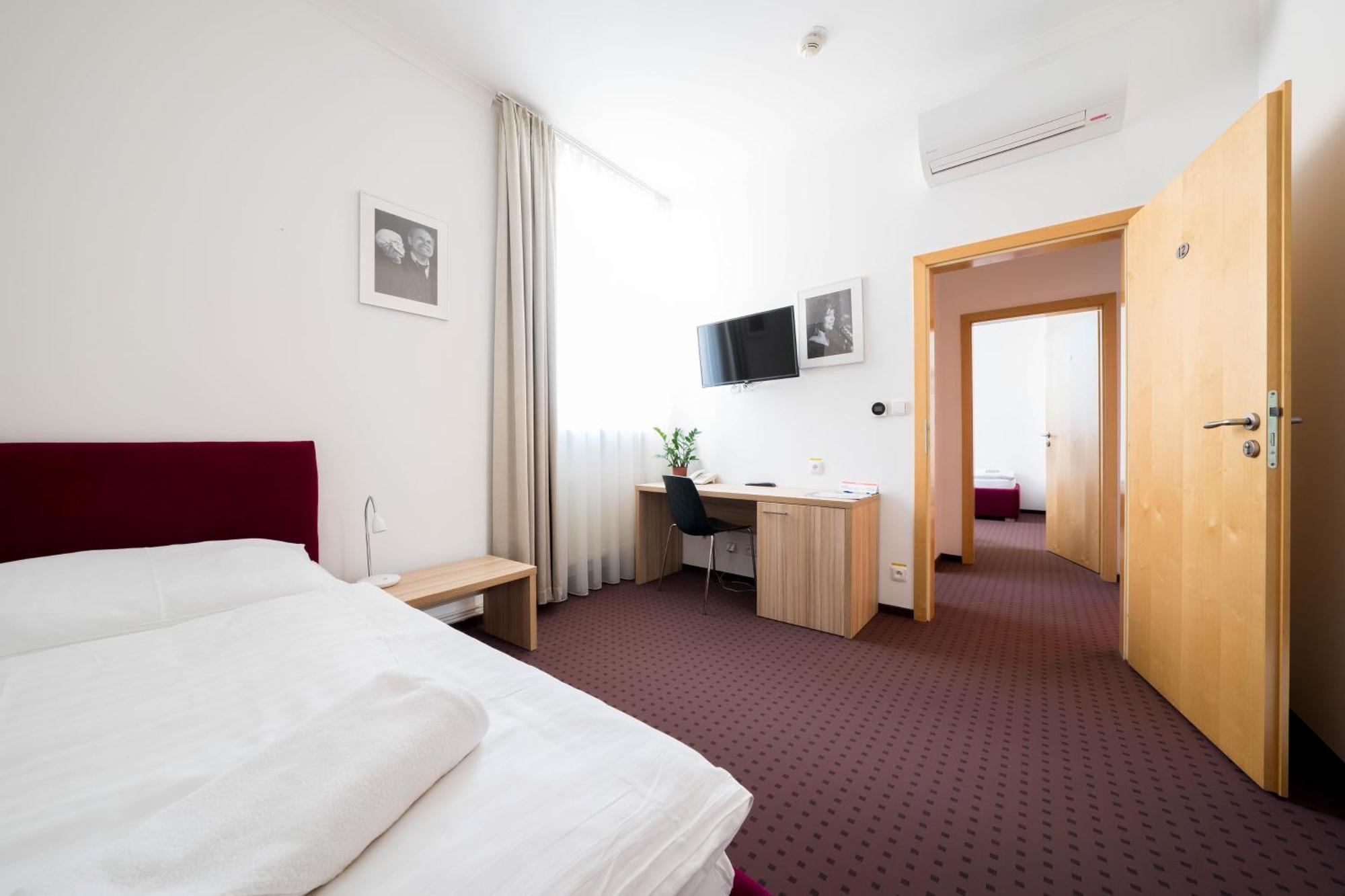 Mini Hotel Akord オストラヴァ エクステリア 写真