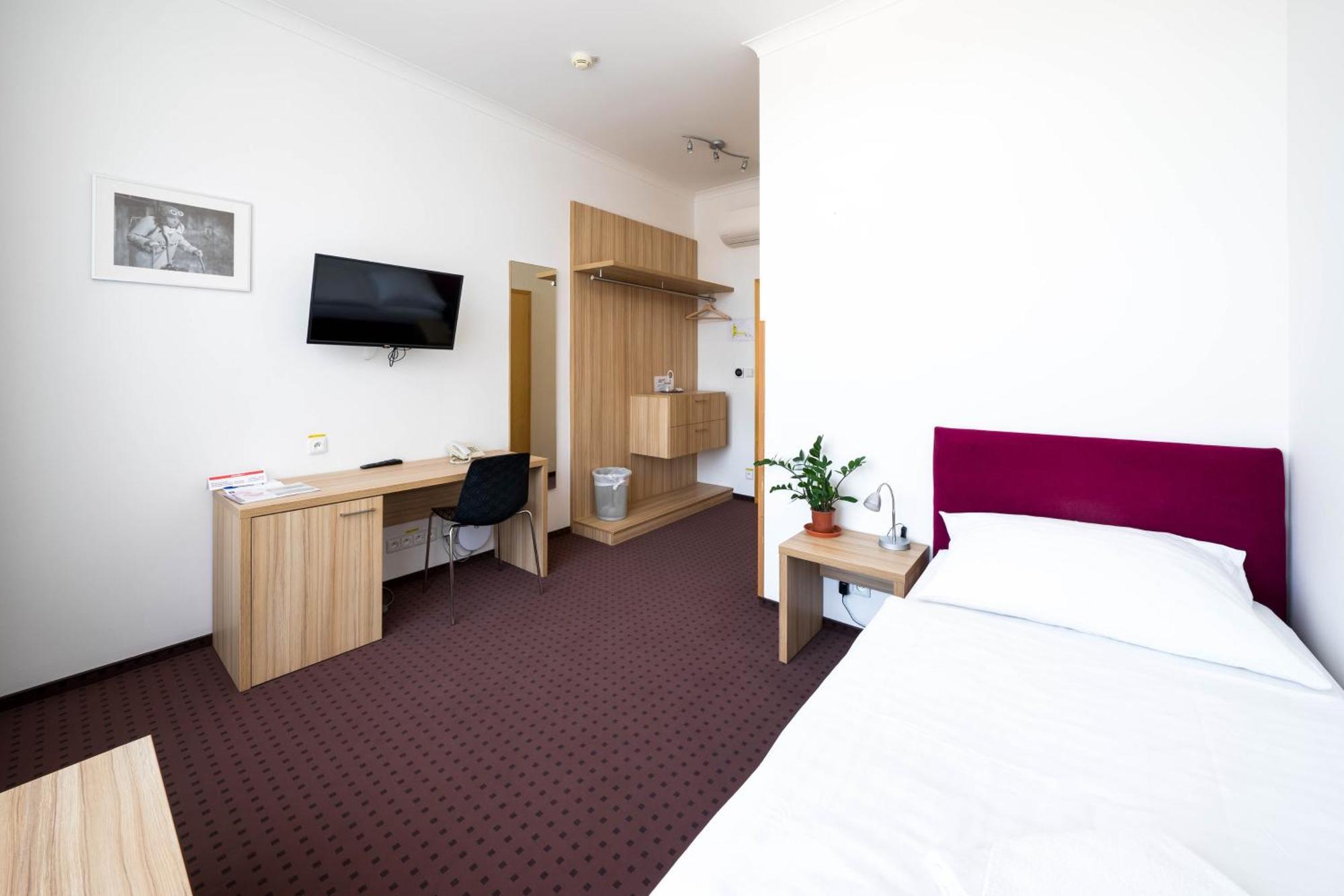 Mini Hotel Akord オストラヴァ エクステリア 写真