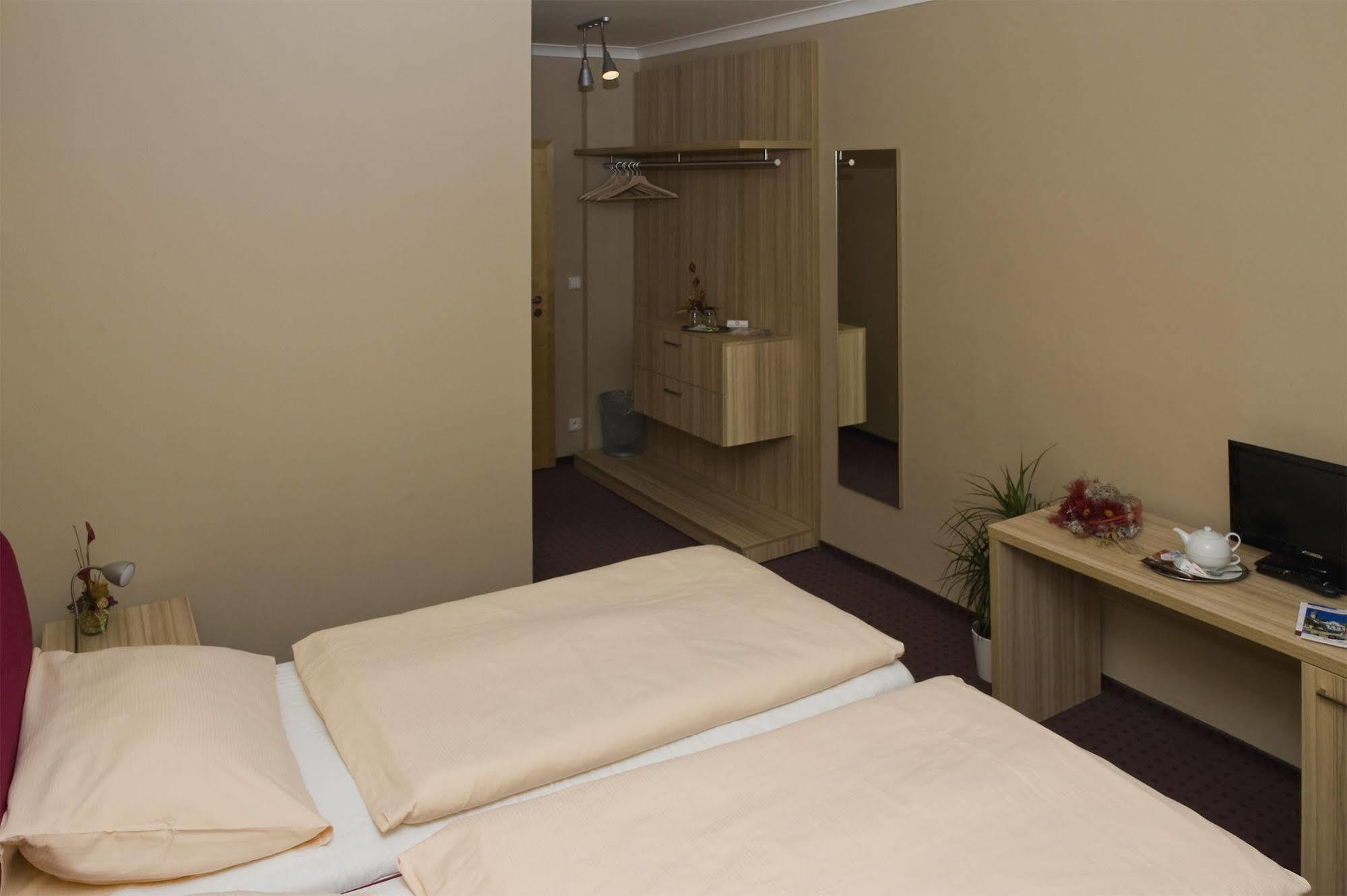 Mini Hotel Akord オストラヴァ エクステリア 写真