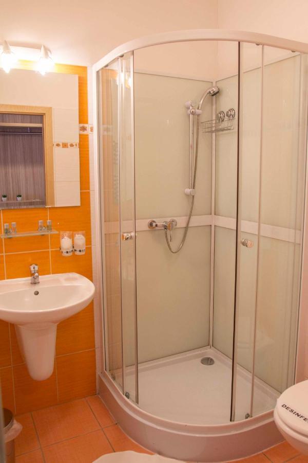 Mini Hotel Akord オストラヴァ エクステリア 写真